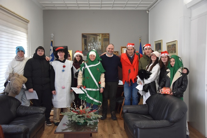 Φωτογραφία Πρωτοχρονιάτικα Κάλαντα από το 1ο ΓΕΛ Νάουσας στο Δημαρχείο